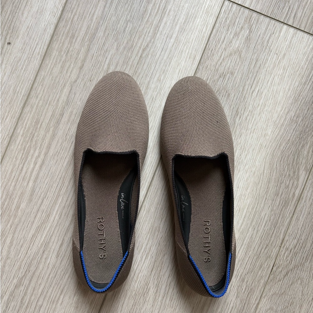 Rothy's lounge loafer in Sparrow size 7